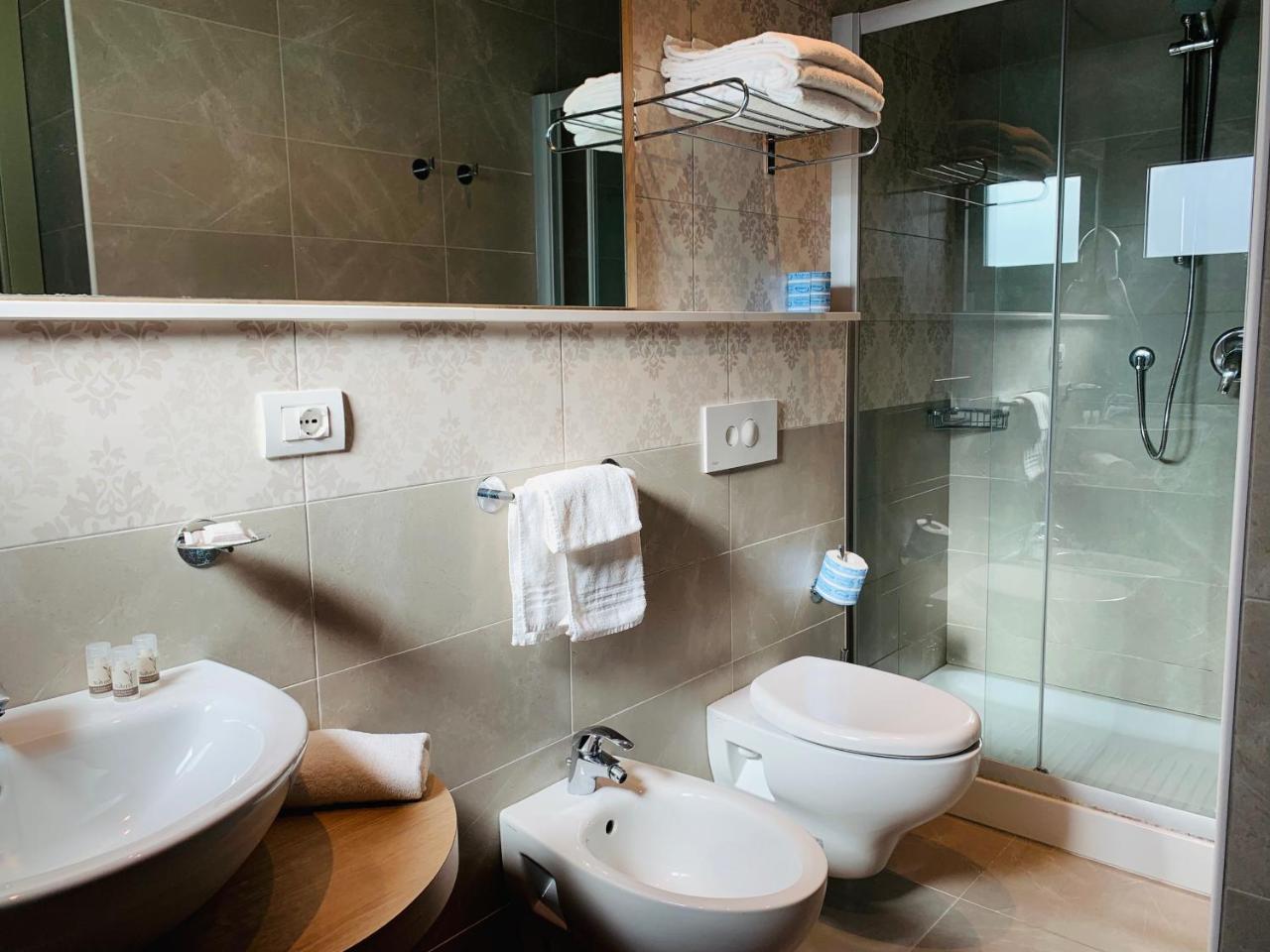 Hotel Liane Риччоне Экстерьер фото