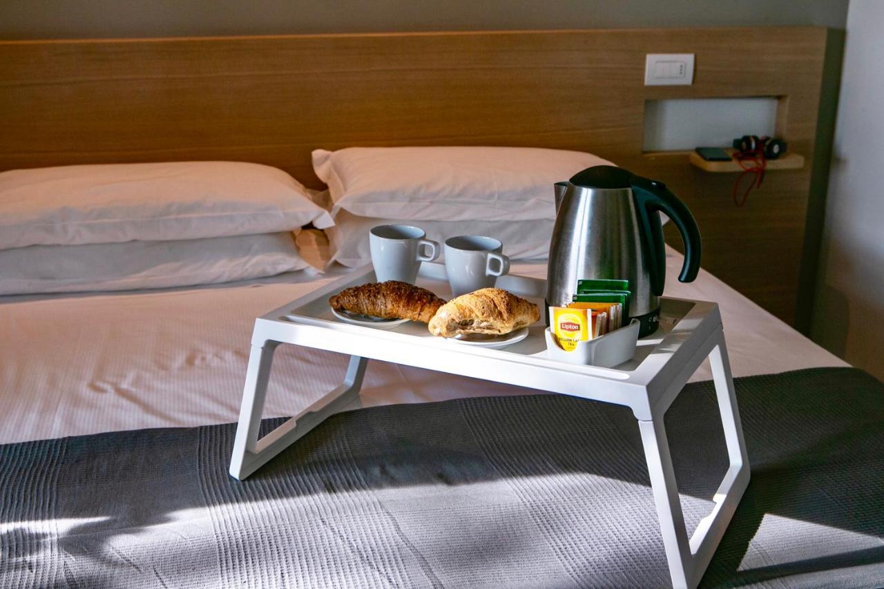 Hotel Liane Риччоне Экстерьер фото