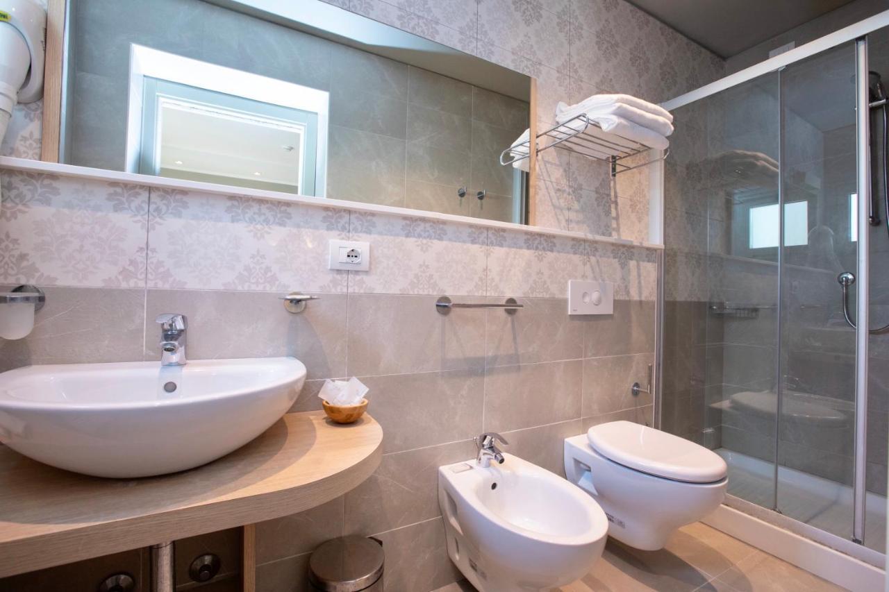 Hotel Liane Риччоне Экстерьер фото
